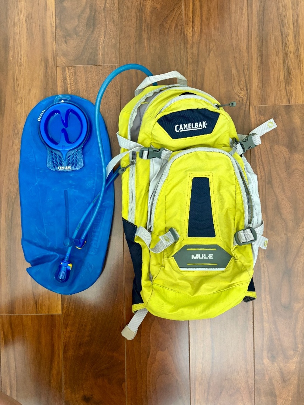 CamelBak Mule NV Hydration Pack Backpack - Outdoors Hiking - WITH BLADDER